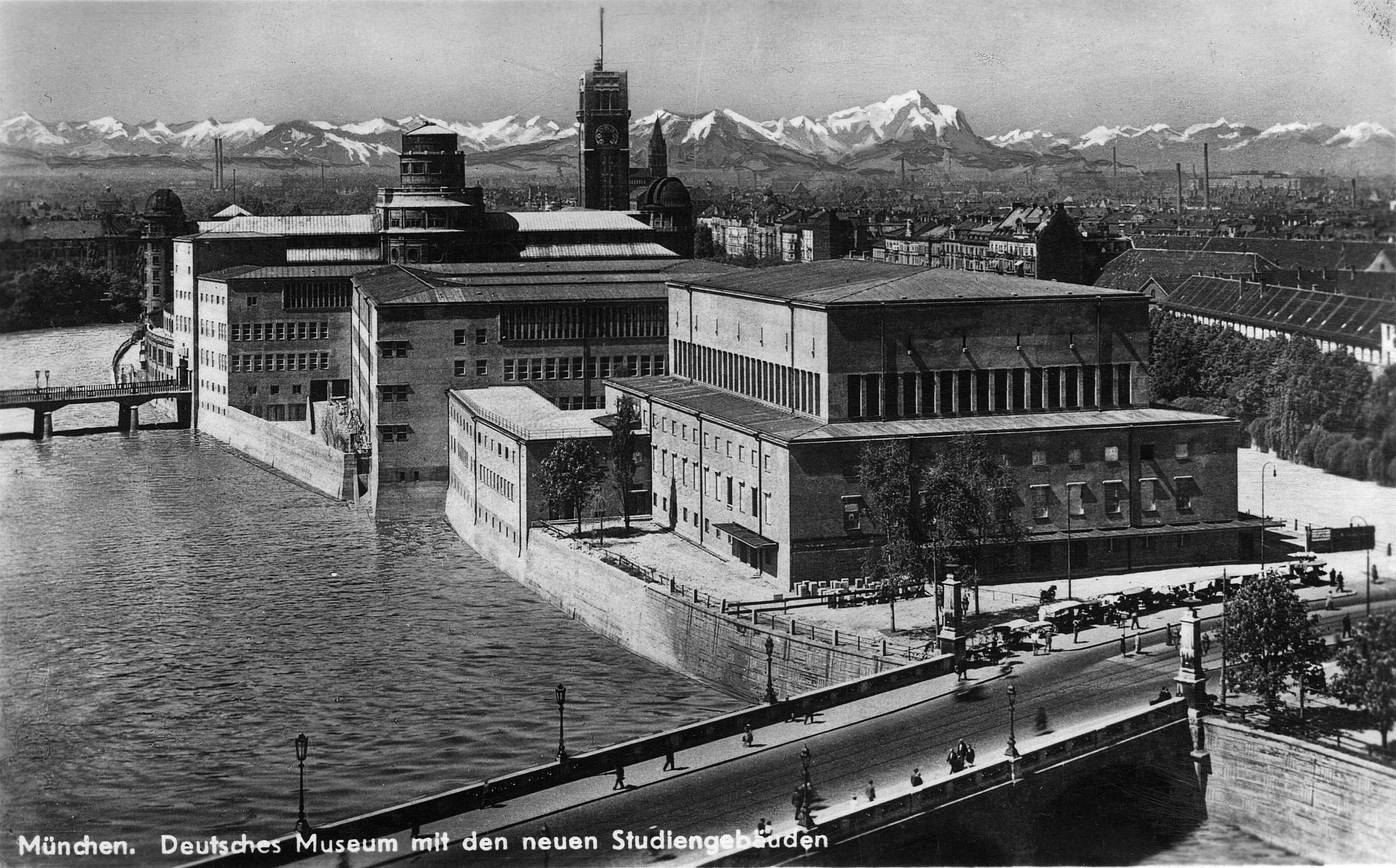 Deutsches Museum, Seitenansicht, Postkarte gelaufen 10.8.1943, Privatbesitz